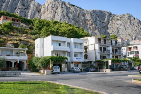 Отель Apartments with WiFi Omis - 4654  Омиш